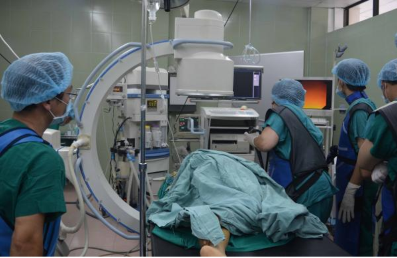 Kết quả bước đầu ứng dụng phẫu thuật nội soi một lỗ cắt túi mật sử dụng cổng găng tay (glove-port) điều trị sỏi túi mật tại bệnh viện Việt Tiệp